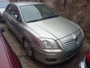 Toyota Avensis 2005 Gold