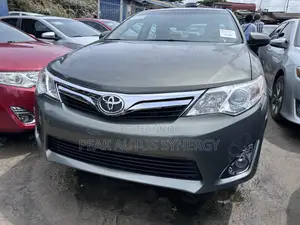 Toyota Camry XLE 4dr Sedan (2.5L 4cyl 6A) 2013 Green