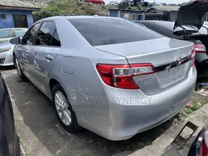 Toyota Camry XLE 4dr Sedan (2.5L 4cyl 6A) 2013 Silver