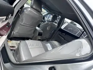 Toyota Camry XLE 4dr Sedan (2.5L 4cyl 6A) 2013 Silver