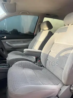 Volkswagen Golf 2005 Red