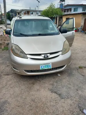 Toyota Sienna CE 2005 Gold
