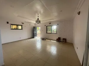 3bdrm Apartment in Off Allen Avenue, for rent