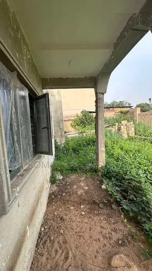 6bdrm Mansion in Oluyole Estate for sale