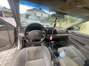 Toyota Camry LE 4dr Sedan (2.4L 4cyl 5A) 2005 Gold