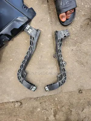 Gle450 2018 Headlight Clips