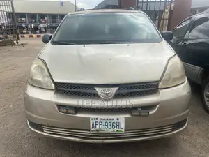 Toyota Sienna LE FWD (3.3L V6 5A) 2004 Gold