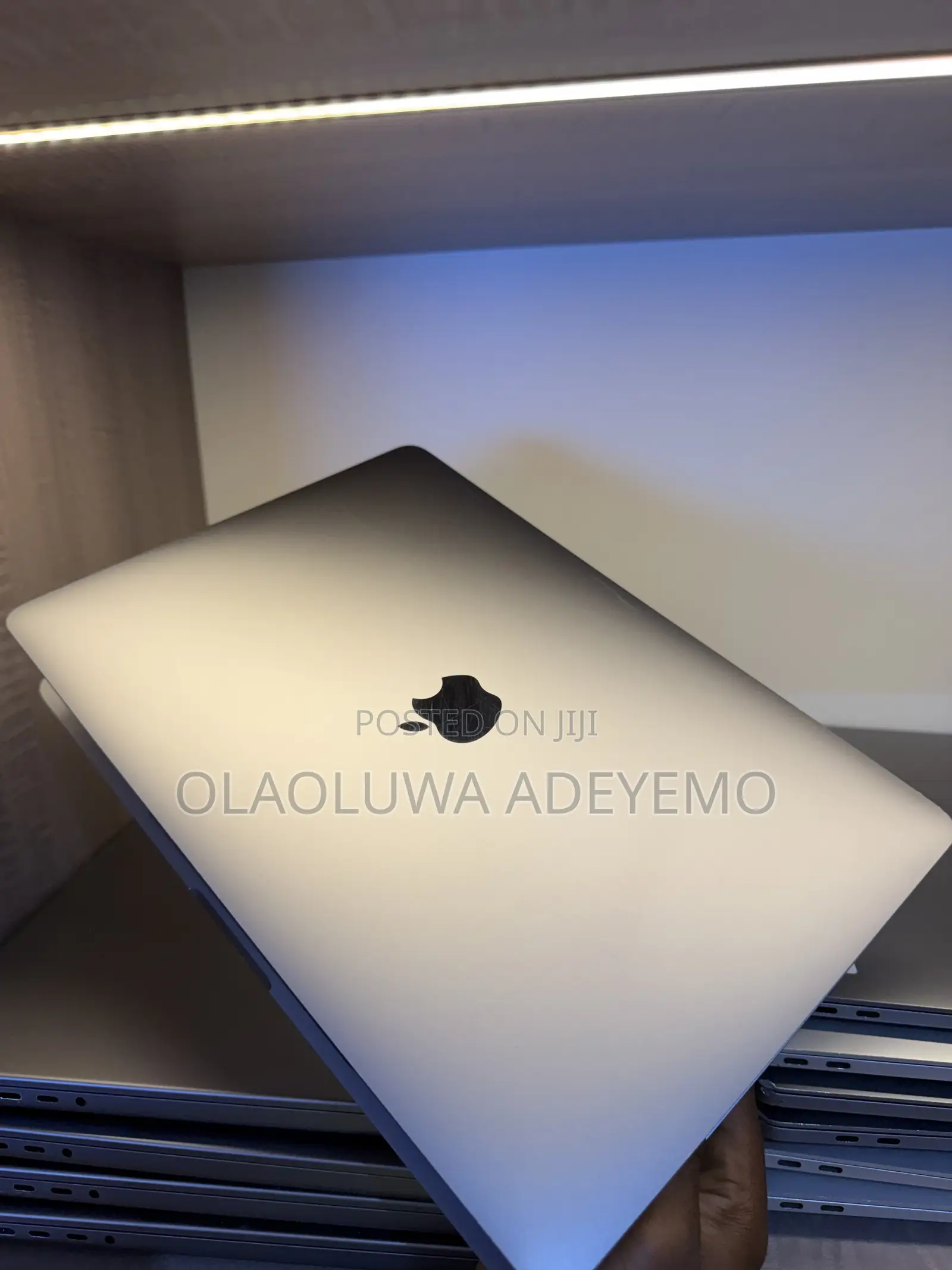 Laptop Apple MacBook Pro 2022 M2 8GB Apple M2 SSD 256GB