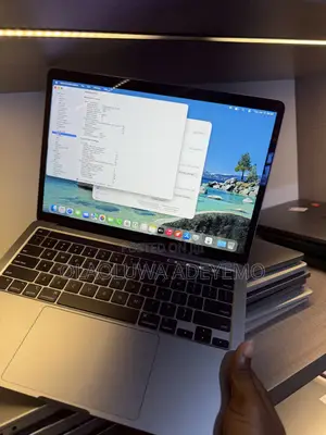 Laptop Apple MacBook Pro 2022 M2 8GB Apple M2 SSD 256GB