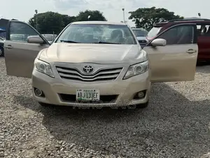 Toyota Camry 2014 Brown