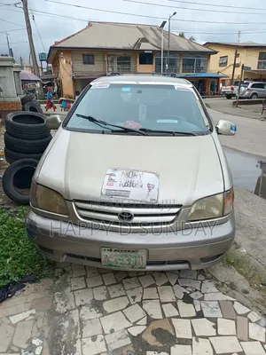 Toyota Sienna 2002 Gold