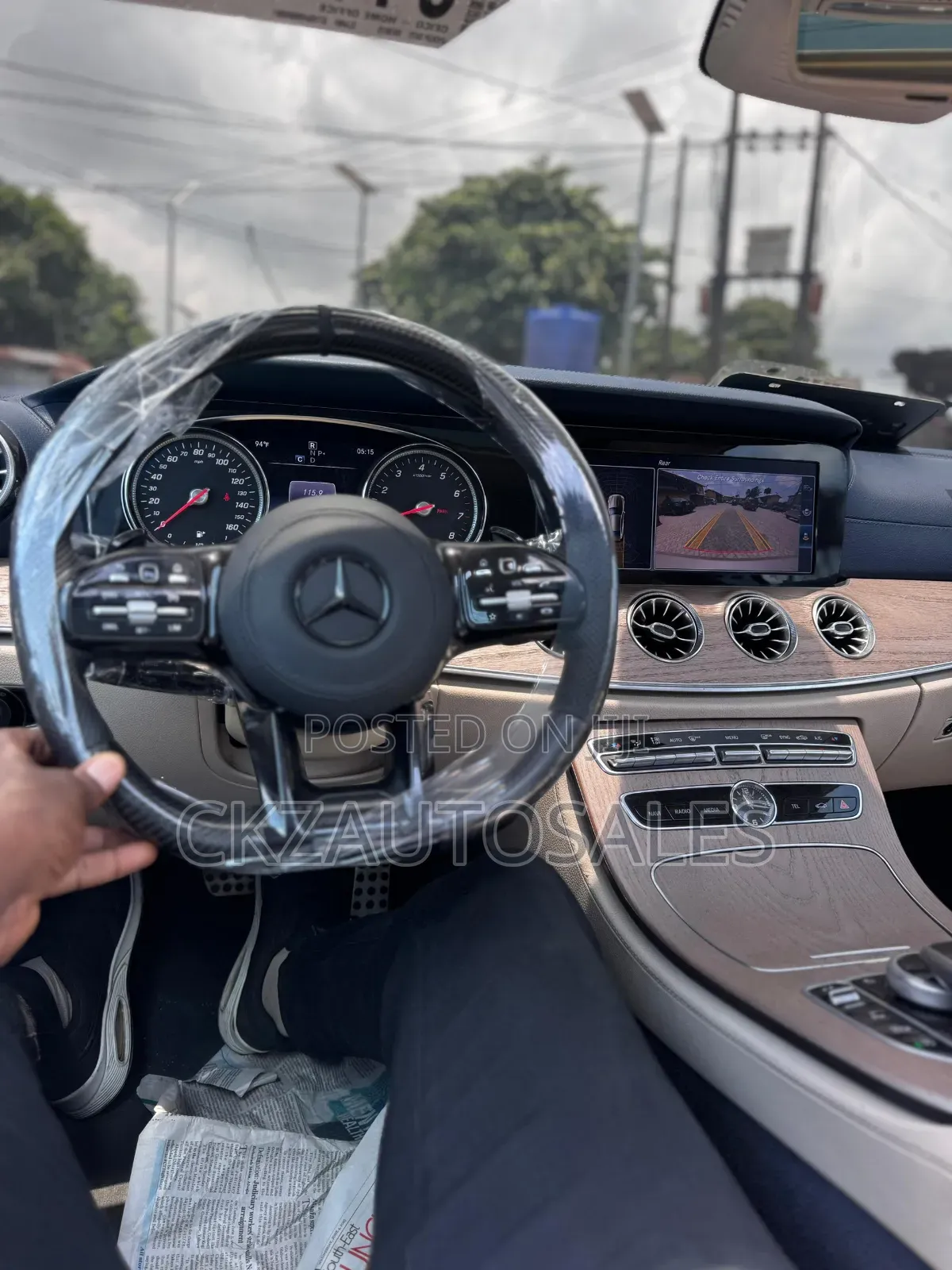 Mercedes-Benz E400 2018 Gold