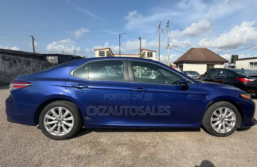 Toyota Camry 2018 Blue