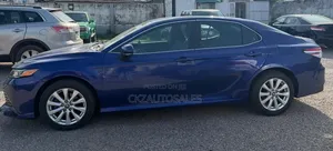 Toyota Camry 2018 Blue
