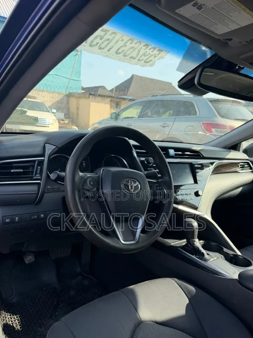Toyota Camry 2018 Blue