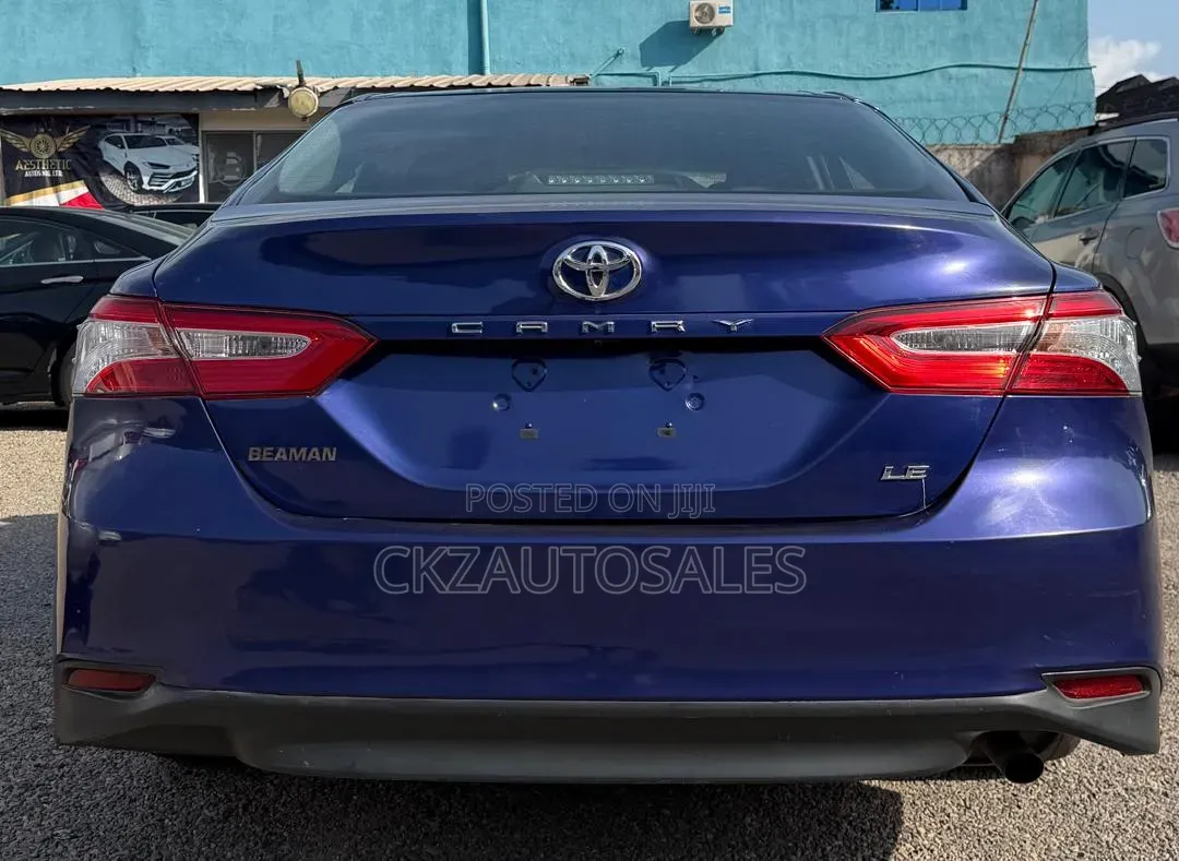 Toyota Camry 2018 Blue