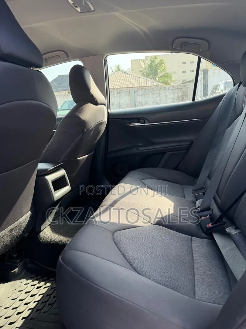 Toyota Camry 2018 Blue