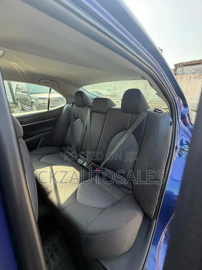 Toyota Camry 2018 Blue