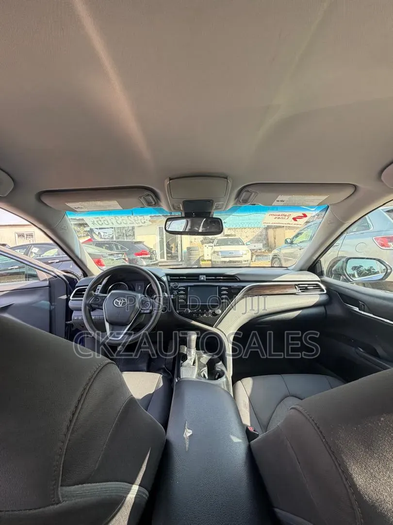 Toyota Camry 2018 Blue