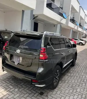 Toyota Land Cruiser Prado 2018 Gray