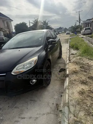 Ford Focus SE Sedan FWD (2.0L 4cyl 5M) 2013 Black