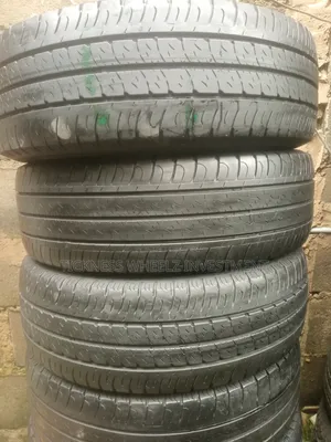 Quality Standard First Grade a Tyres in All Size