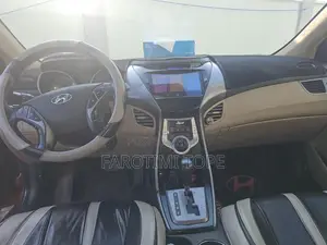 Hyundai Elantra 2012 Red