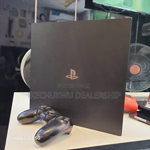 Play Station 4 Gaming Console With One Pad
