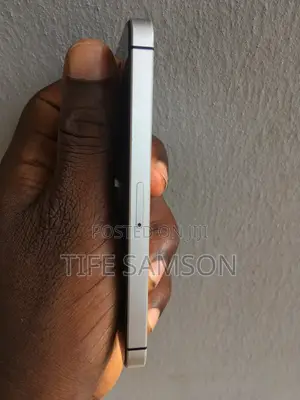 Apple iPhone SE 32 GB Silver