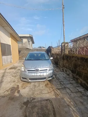 Toyota Corolla Verso 2005 Gold