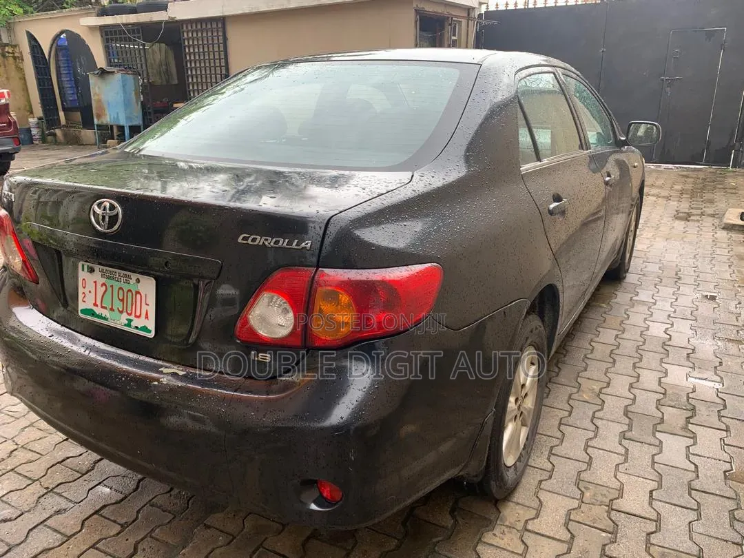 Toyota Corolla 2010 Black