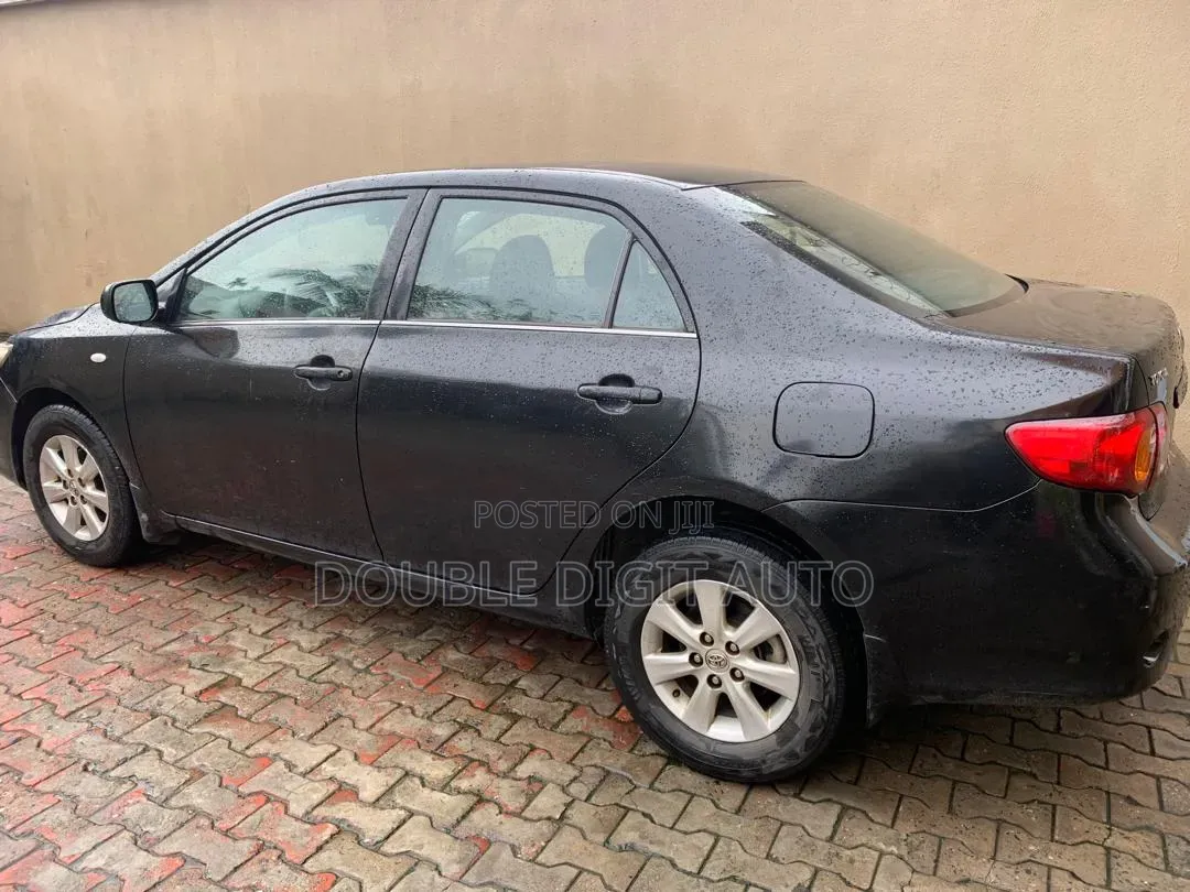 Toyota Corolla 2010 Black