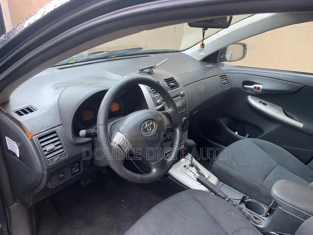 Toyota Corolla 2010 Black