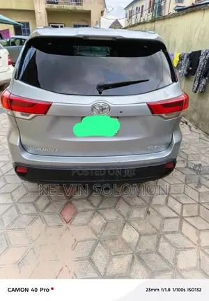 Toyota Highlander XLE 4dr SUV AWD (3.5L 6cyl 6A) 2015 Silver