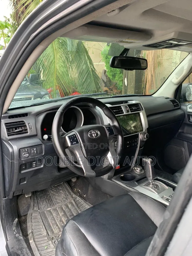 Toyota 4-Runner 2011 Silver