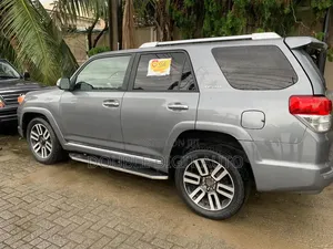 Toyota 4-Runner 2011 Silver