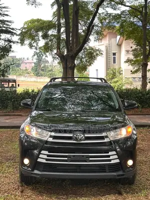 Toyota Highlander LE Plus 4x4 V6 (3.5L 6cyl 8A) 2018 Black