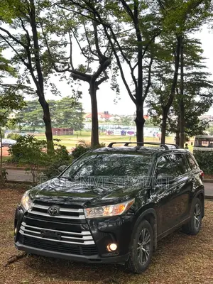 Toyota Highlander LE Plus 4x4 V6 (3.5L 6cyl 8A) 2018 Black