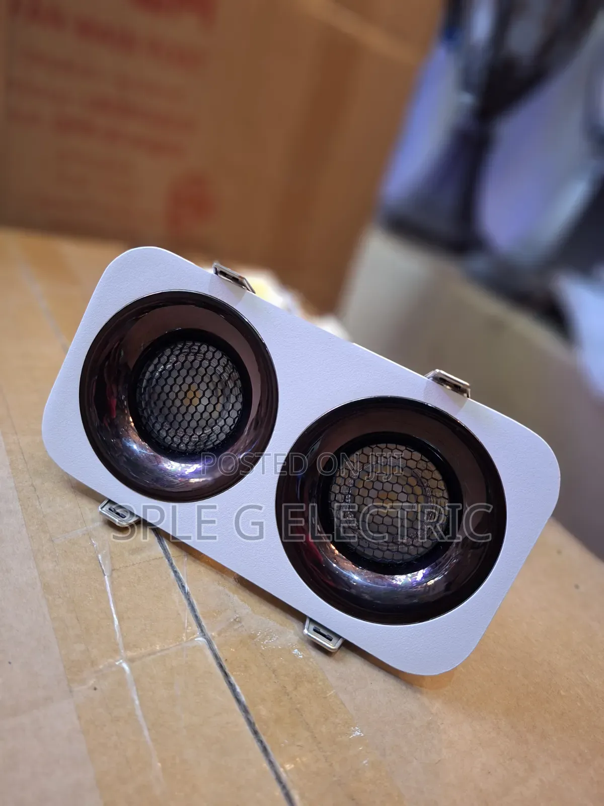 White and Dark Brown Heavy Cast Double Spot Light