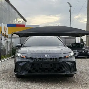 Toyota Camry SE 2025 Gray
