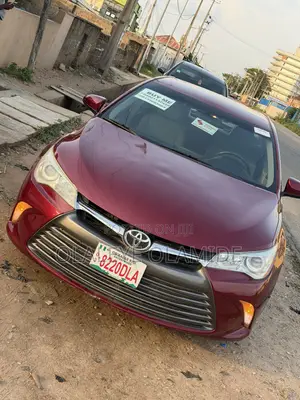 Toyota Camry LE 4dr Sedan (2.5L 4cyl 6A) 2015