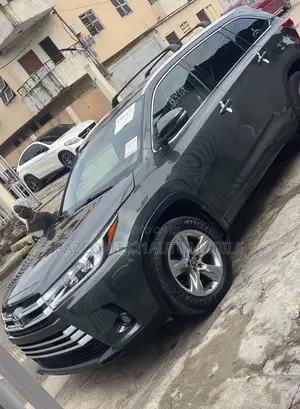 Toyota Highlander Limited 4x4 V6 (3.5L 6cyl 8A) 2017 Gray