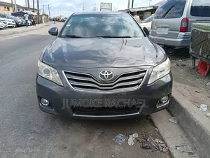 Toyota Camry XLE 4dr Sedan (2.5L 4cyl 6AM) 2010 Gray