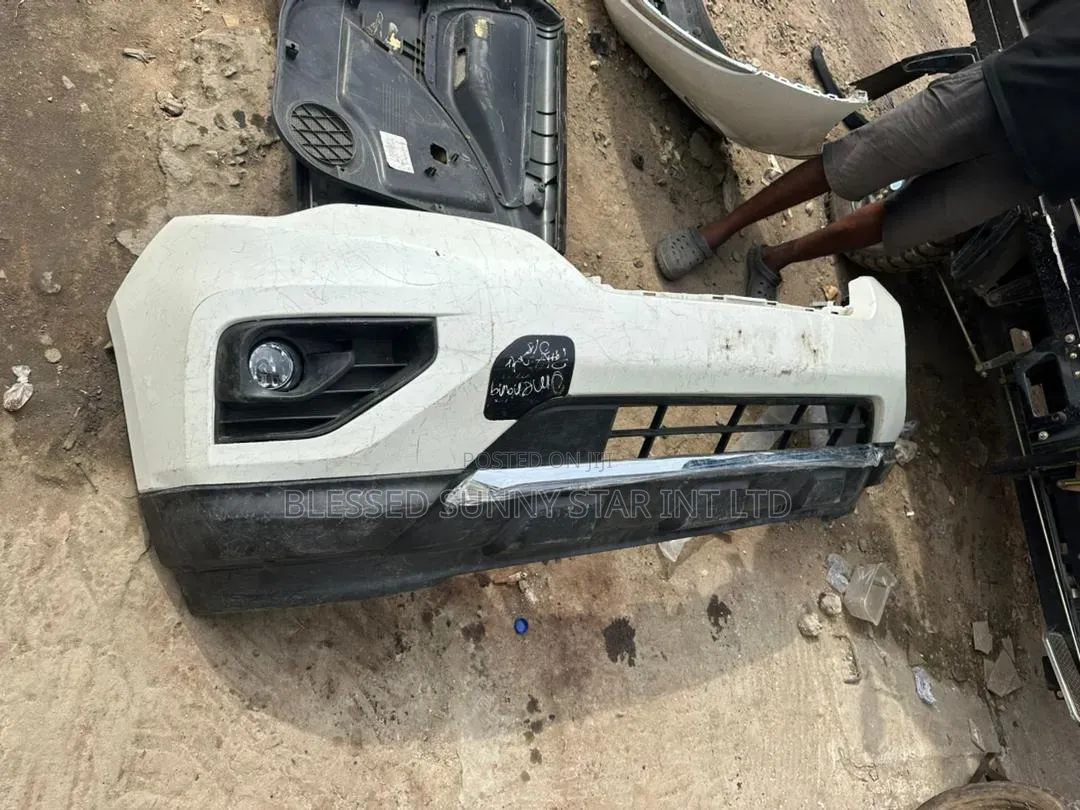 Complete Front Bumper Nissan Pathfinder 018