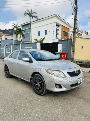 Toyota Corolla LE 4dr Sedan (1.8L 4cyl 4A) 2010 Silver