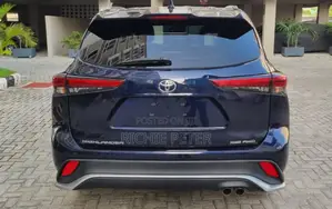 Toyota Highlander XSE 2021 Blue