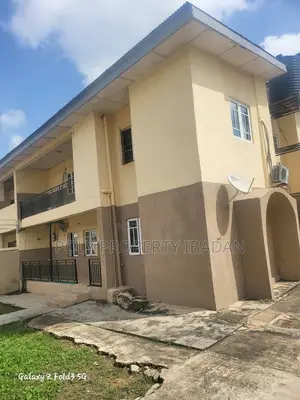 3bdrm Apartment in Aare Avenue, Oluyole Estate for rent