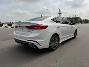 Hyundai Elantra Sport Sedan FWD (1.6L 4cyl 6M) 2017 White