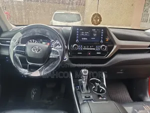 Toyota Highlander 2021 Red