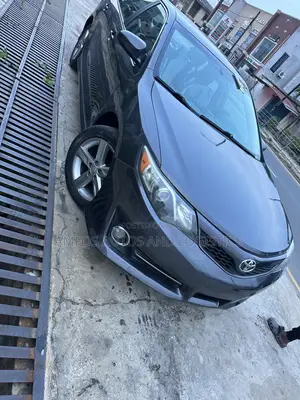 Toyota Camry SE Sport 4dr Sedan (2.5L 4cyl 6A) 2014 Gray